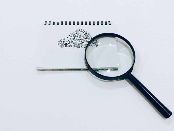 Quelle stratégie de marketing basée sur les données est efficace pour une entreprise de logiciels d'analyse financière?