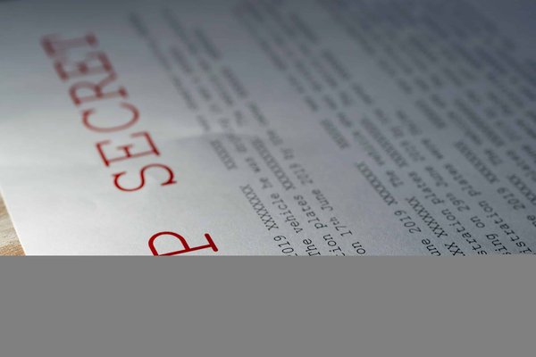 Comment rédiger un contrat de travail flexible pour un employé étranger en conformité avec la législation française?